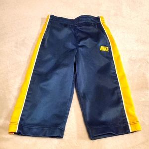 ⬇️ Nike track pants